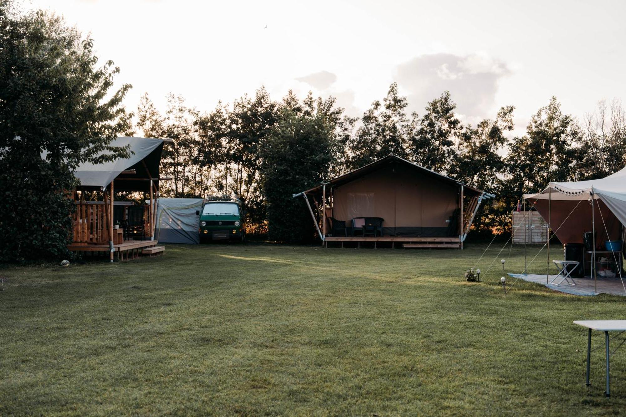 Finse Woning Op Camping De Tulpenweide Breezand 外观 照片
